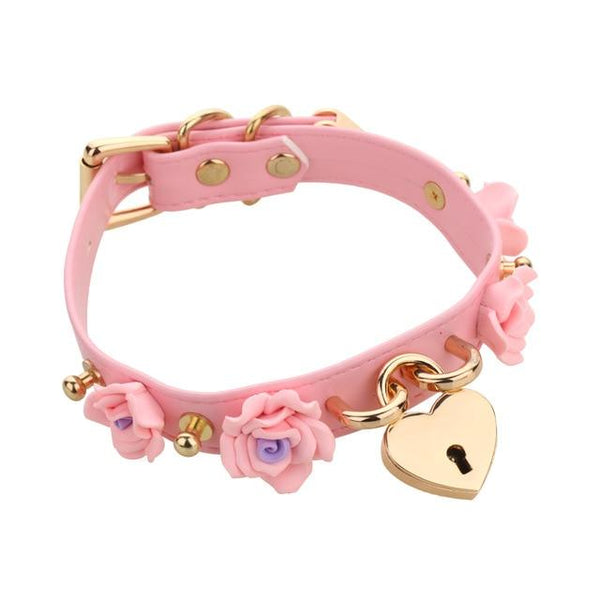 Golden heart locket collar - choker - chokers - collar - collared - collars